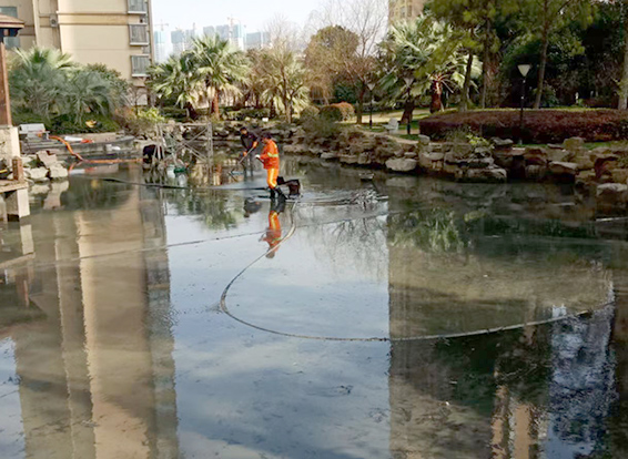滨海景观池淤泥清理